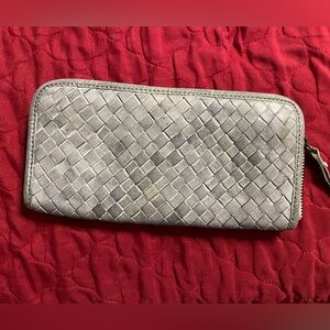 #3- VIOLA CASTELLANI Gray Woven Leather Zip Around Wallet